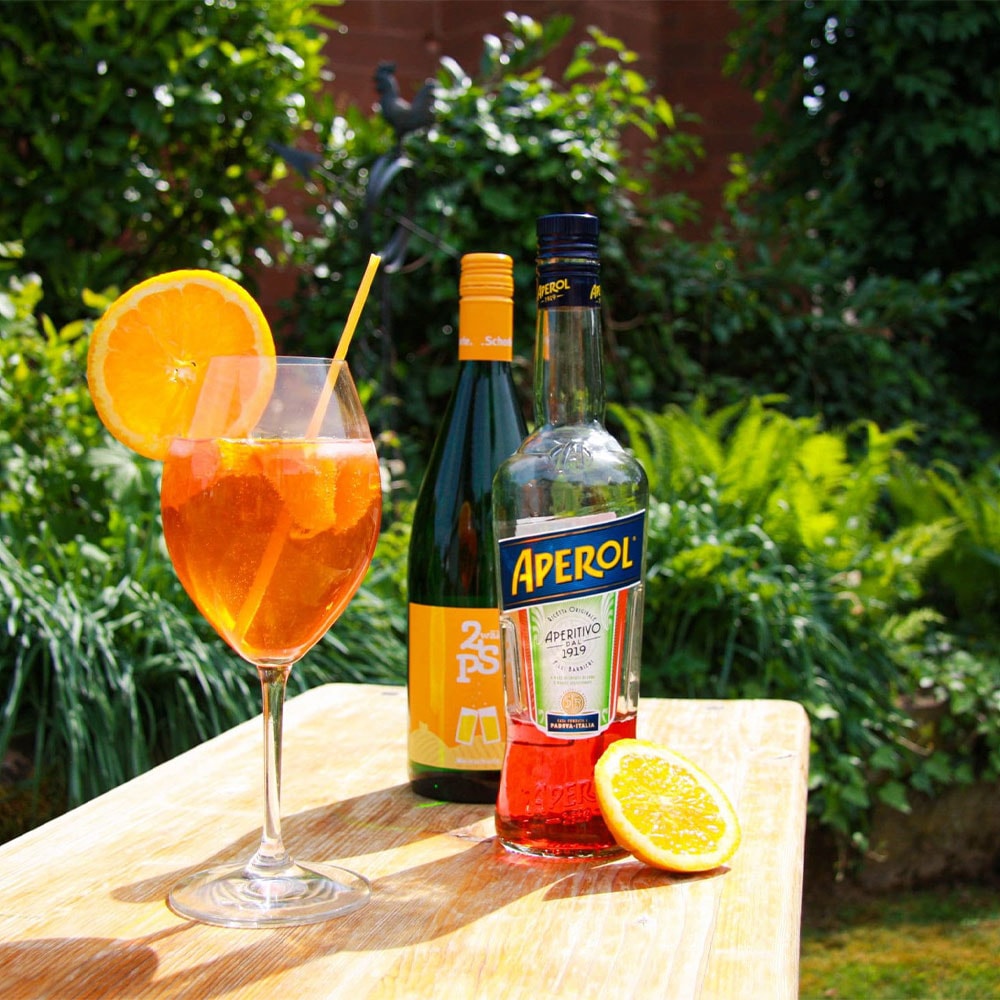 Aperol Schorlitz, der spritzige Sommerdrink mit Pfalz Gefühl